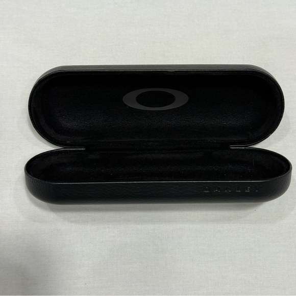 Oakley Textured Black Eyewear Case - Picture 2 of 4